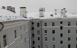 Уборка снега и наледи с кровли дома по адресу ул. Лебедева, 38 Уборка снега и наледи с кровли дома по адресу ул. Лебедева, 38