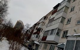Уборка снежных свесов и наледи с кровли домов Уборка снежных свесов и наледи с кровли домов