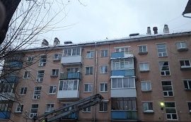 Очистка кровли от снега и наледи