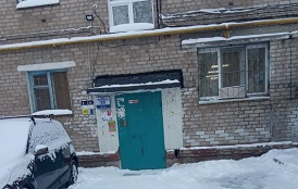 Очистка подъездных козырьков от снега и наледи