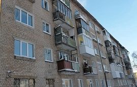 Очистка кровли домов от снега и наледи