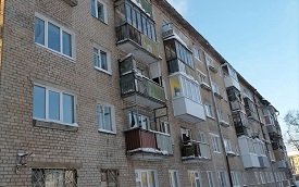 Очистка кровли домов от снега и наледи