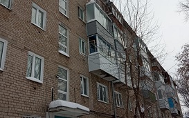 Уборка снега и наледи с кровли домов