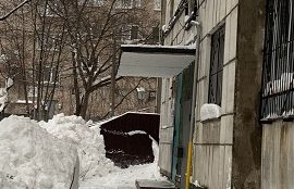 Очистка козырьков и кровли домов от снега и наледи