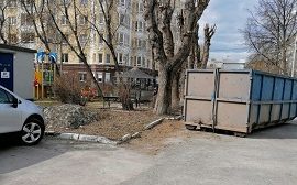 Уборка контейнерной площадки по адресу ул. Лебедева, 38