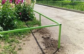 Установка газонного ограждения на придомовой территории по адресу ул. Крупской, 57