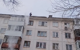 Уборка снега и наледи с кровли домов
