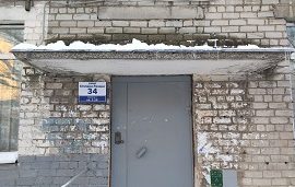 Очистка подъездных козырьков от снега