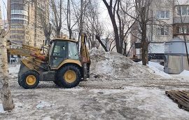 Уборка придомовых территорий от снега и наледи
