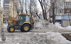 Уборка придомовых территорий от снега и наледи