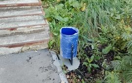 Установка урн возле подъездов